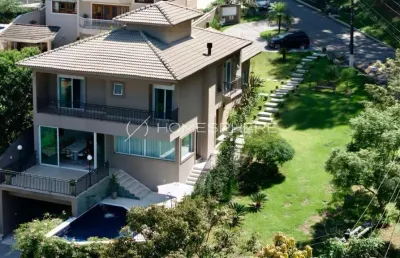 Casa de condomínio com 460 m², 3 quartos sendo 3 suítes à venda no bairro alphaville.