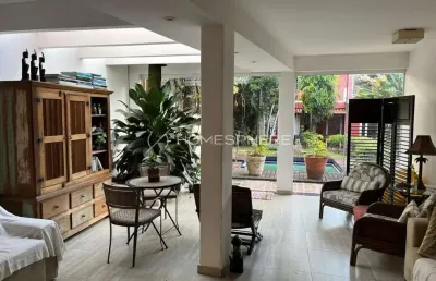 Linda casa com 391 m² jardim amplo, 4 quartos sendo 4 suítes à venda no bairro campo belo.