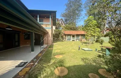 Casa 730 m² de área construída sobre um terreno generoso de 1.305 m aldeia da serra