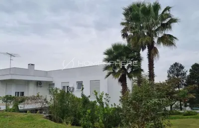 Casa de condomínio com 498 m², 4 quartos sendo 4 suítes à venda no bairro aldeia da serra.
