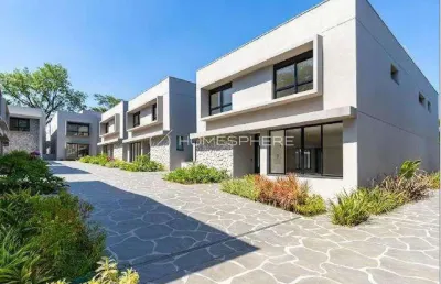 Casa de condomínio com 4 suítes e 6 vagas no alto da boa vista!