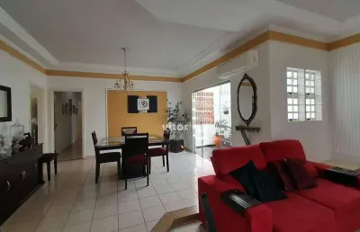 Casa com 3 quartos à venda no Santa Mônica, Uberlândia 