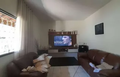 Casa com 3 quartos à venda no Santa Mônica, Uberlândia 