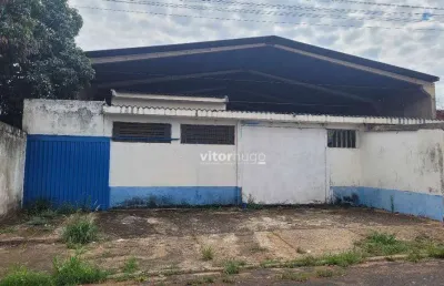 Barracão / Galpão / Depósito com 3 salas à venda na Nossa Senhora das Graças, Uberlândia 