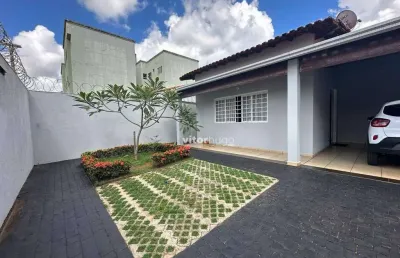 Casa com 3 quartos à venda no Santa Mônica, Uberlândia 