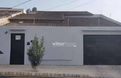 Casa com 3 quartos à venda no Jardim Europa, Uberlândia 