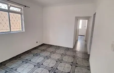 Ótimo apartamento térreo 2 quartos no boqueirão santos