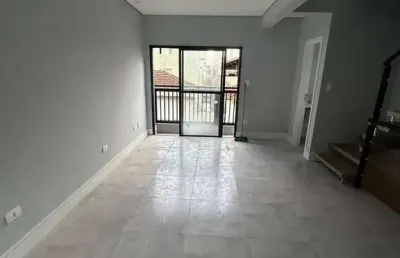 Sobrado tríplex em village com 2 suítes e lazer privativo para alugar