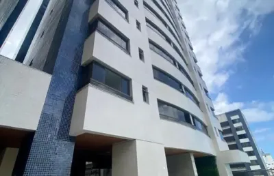 Pituba  4/4 sendo 3 suítes, sendo uma com closet, sala ampla, 137 m2, varanda gourmet, lavabo, dependência completa de empregada, cozinha, área de serviço,03 vagas de garagem, 