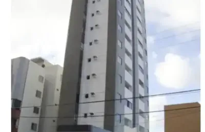 Apartamento na pituba, 2/4, sendo 1  suíte , wc social , cozinha, área de serviço e despensa. nascente