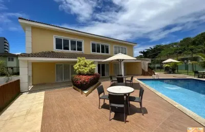 Casa no bairro de piatã, atrás da nova loja da mc donald’s, com 4 quartos, sendo duas suítes, piscina, varanda, quiosque, brinquedoteca, que pode ser transformada em mais um quarto.