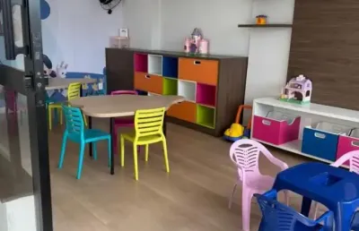 Apartamento 3/4, 89m2,sendo 1 suite, banheiro social, varanda integrada a sala com fechamento em reike. na acm com infra e duas vagas 
