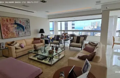 Localizada em uma das áreas mais valorizadas da orla de salvador, a mansão bernardo catarino oferece conforto, exclusividade e uma vista deslumbrante do mar.
