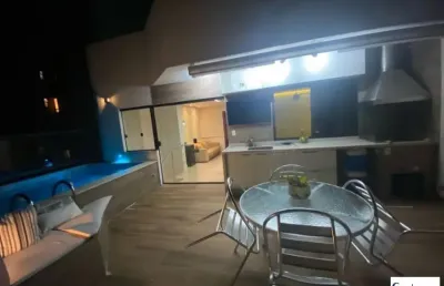 Linda cobertura na graça sendo 2 suítes, além da dependência de empregada. duas vagas de garagem, portaria 24 horas.