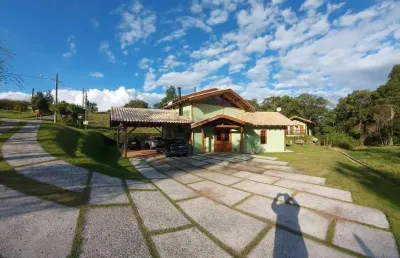 Oportunidade, casa confortável a venda em condomínio