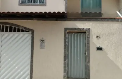 Ótima casa duplex com possibilidade de 2 casas, 200 mts da iaraquã