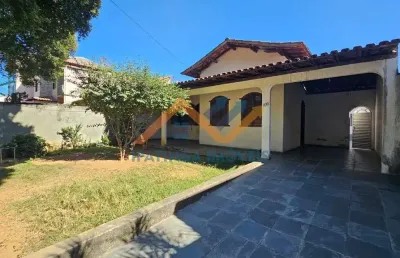 Casa térrea de 3 quartos e 2 vagas no imbaúbas em ipatinga viva na área mais valorizada do bairro imbaúbas em ipatinga, pertinho do coelho diniz, sesi e aapi.  possui  - sala tv; - sala de jantar; - c