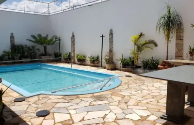 Casa com 6 quartos para alugar no Parque das Américas, Uberaba 