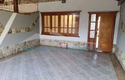 Casa à venda em praia grande-sp, bairro maracanã: 3 quartos, 1 suíte, 1 sala, 2 banheiros, 2 vagas de garagem, 123,50 m² de área.