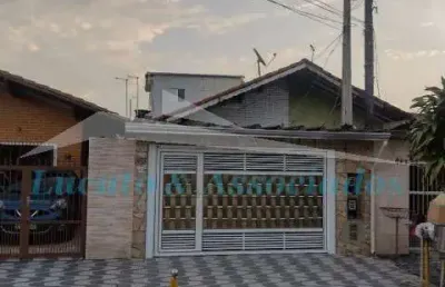 Edícula tipo sobrado para locação na vila mirim em praia grande sp, 02 dormitórios sendo 02 suítes, sala, cozinha, banheiro e área de serviço. sem vag