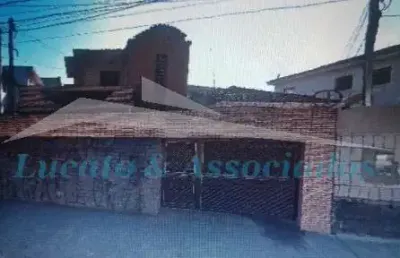 Sobrado para venda no centro de são vicente sp piso superior 02 dormitórios, sacada e banheiro social piso inferior 01 dormitório, sala ampla, cozinha