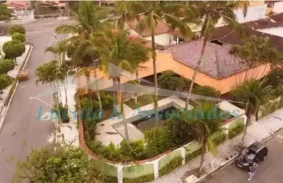 Casa residencial com piscina para venda flórida, praia grande sp 7 dormitórios sendo 7 suítes, sala, cozinha, banheiro social, 7 vagas 272,00 m² const