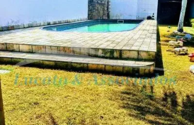 Casa isolada na mirim praia grande sp, sendo 04 dormitorios, 01 suite, 03 banheiros, 01 sala, 05 vagas, area de serviço, churrasqueira, area gourmet,