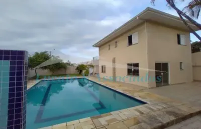 Sobrado no balneario florida, praia grande sp, sendo 04 dormitorios, 02 suites, 04 vagas, 03 banheiros, piscina, quintal com churrasqueira, fogão de l
