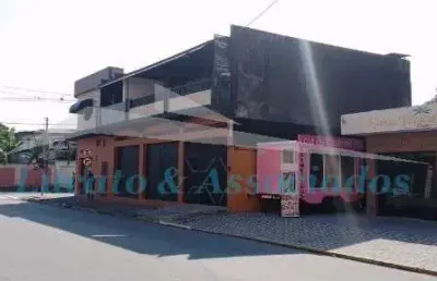 Sala comercial, no boqueirão praia grande sp, de esquina, 01 banheiro, 01 vaga para moto, excelente localização.
