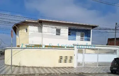 Sobrado de 2 quartos em condomínio no ribeirópolis, praia grande-sp: oportunidade única!