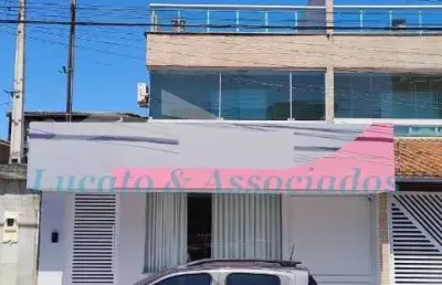 Sala comercial no boqueirão com lavabo. ar condicionado instalado, câmeras de monitoramento e interfone.