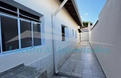 Imperdível oportunidade: casa à venda na guilhermina, praia grande-sp, 2 quartos, 1 suíte, 1 sala, 3 banheiros, 2 vagas, 120m².