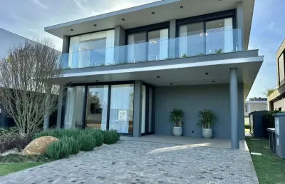 Casa em condomínio fechado com 5 quartos à venda na rua rio jacuí, 1366, centro, xangri-lá por r$ 5.200.000