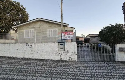 Casas em esteio: 3 casas sendo 01 chale de madeira e 02 casas em alvenaria em  um terreno de 300m2, investimento ou moradia !'