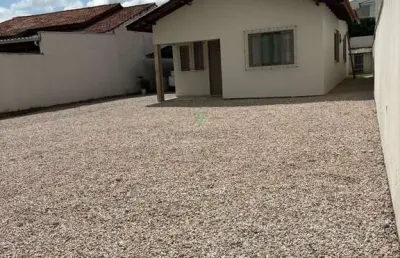 Casa com 2 quartos à venda na avenida bayer filho, 86, centro, tijucas por r$ 650.000