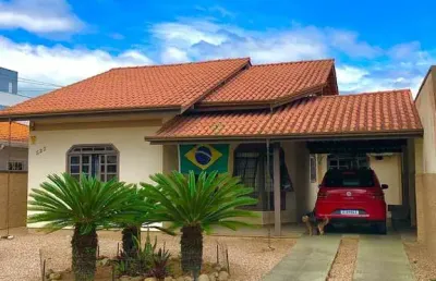 Casa com 3 quartos à venda na rua jaraguá, 4, universitário, tijucas por r$ 1.200.000