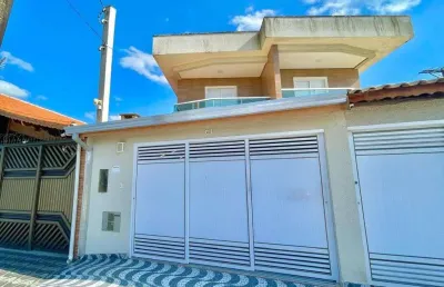 Casa à venda em praia grande, 2 dormitórios, maracanã - r$435 mil