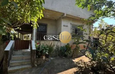 Casa localizada no bairro colõnia santa isabel/ betim