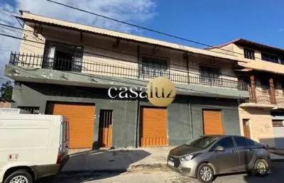 Casa com 2 lojas mais 3 barracões localizada no bairro industrial /contagem