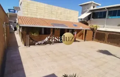 Casa com loja localizada no bairro serra azul /sarzedo