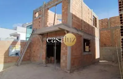 Casa duplex em construção localizada no bairro masterville /sarzedo