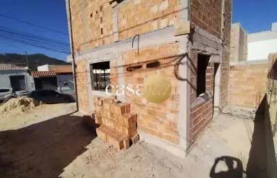 Casa duplex em construção localizada no bairro masterville /sarzedo