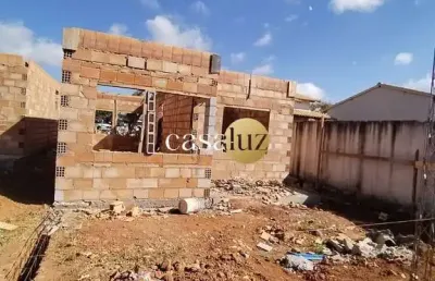 Casas em construção localizadas no bairro tangará/ mário campos