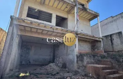 Casa em fase de construção  localizada no bairro santa rosa /sarzedo