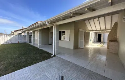 Casa com 4 quartos à venda na Avenida Garibaldi, 614, Centro, Imbé