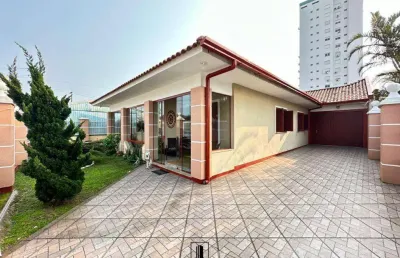 Casa 03 dormitórios com piscina à venda no bairro centro - 2 vagas de garagem