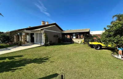 Casa 03 dormitórios com piscina à venda no bairro centro com 192 m² de área privativa - 1 vaga de garagem