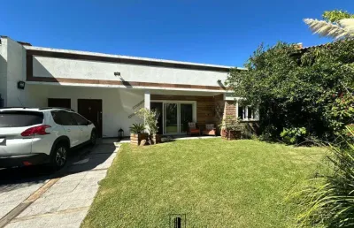 Casa 05 dormitórios à venda no bairro centro com 170 m² de área privativa