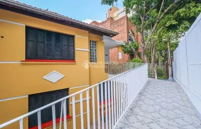 Casa em condomínio fechado com 6 quartos para alugar na rua sacadura cabral, 88, petrópolis, porto alegre, 250 m2 por r$ 7.000