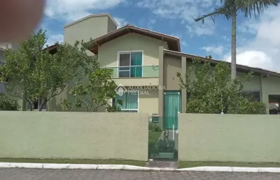 Casa em condomínio fechado com 3 quartos para alugar na luiz boiteux piazza - de 1300/1301 a 3539/3540, 4300, cachoeira do bom jesus, florianópolis, 250 m2 por r$ 9.000